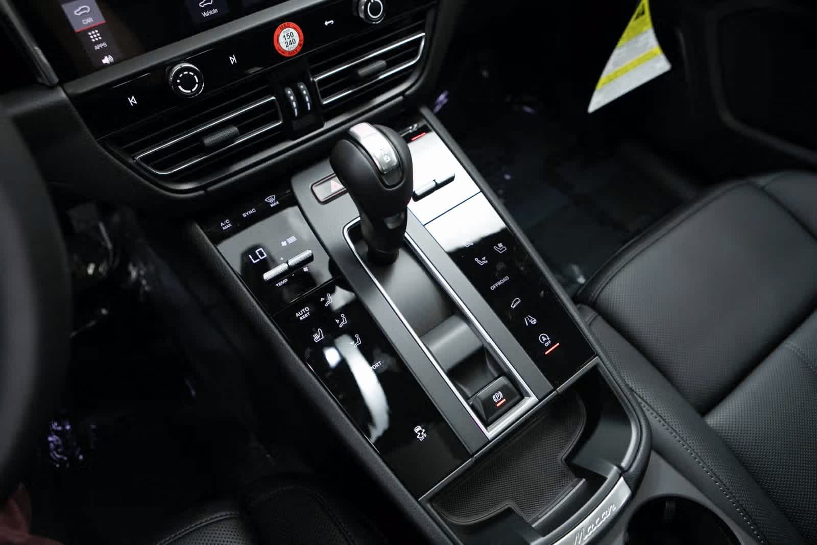 Thumbnail: 2025 Porsche Macan - 14