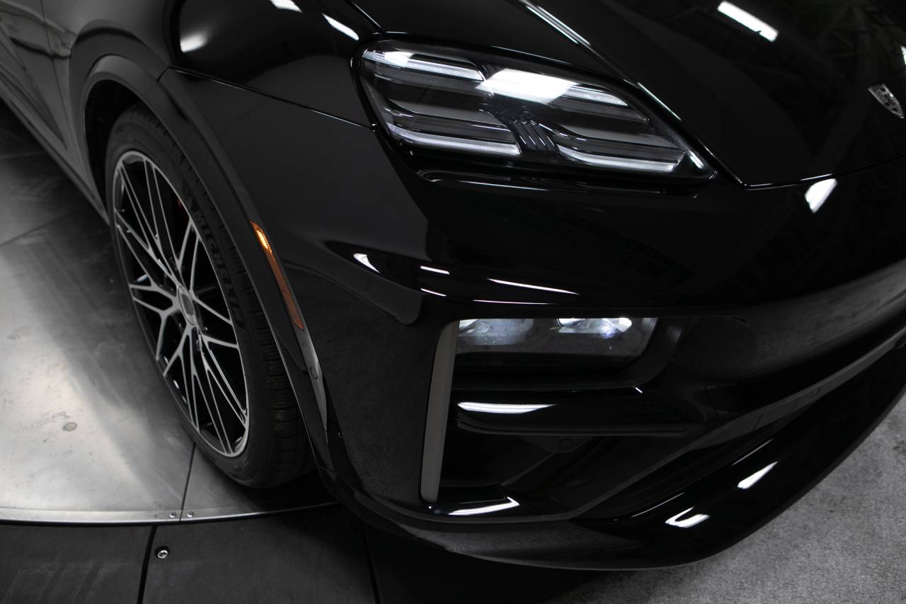 Thumbnail: 2026 Porsche Macan - 12