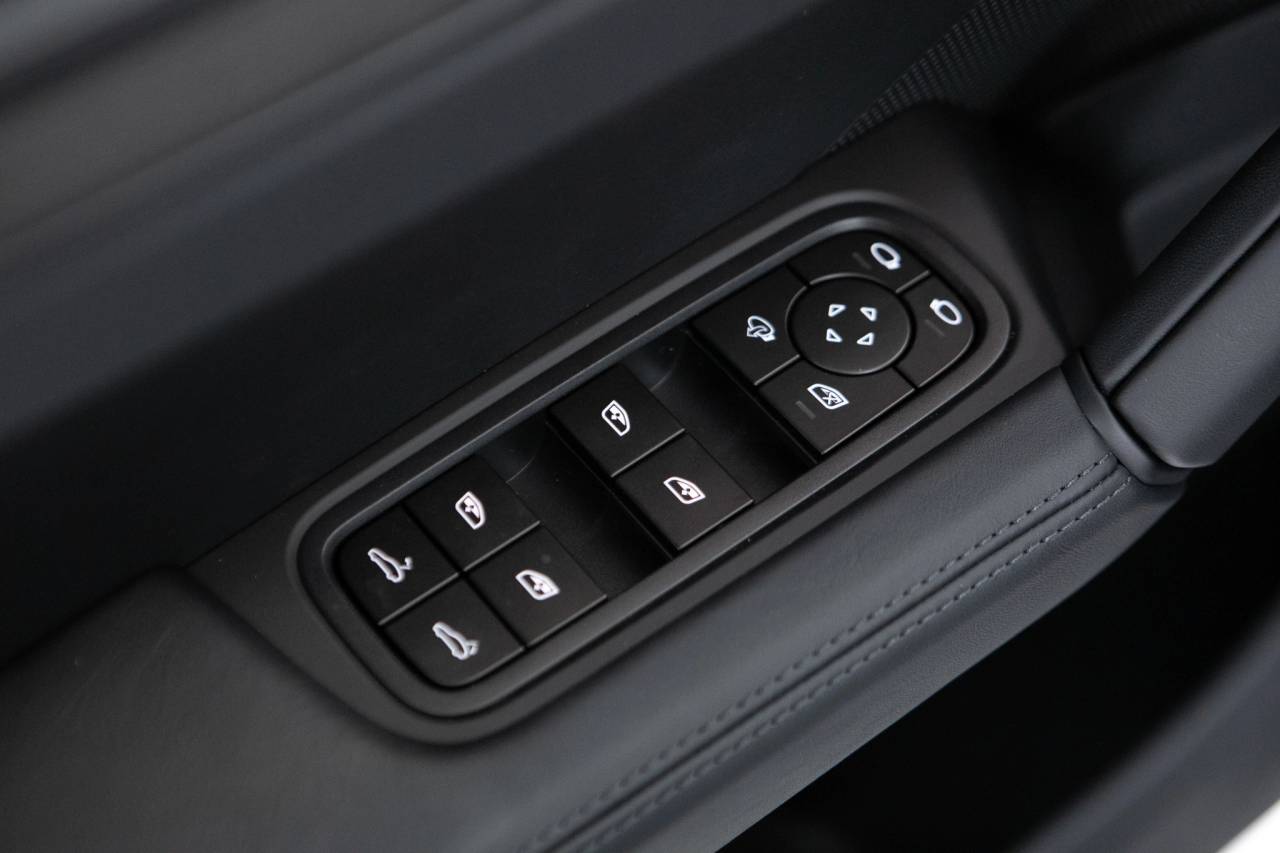 Thumbnail: 2026 Porsche Cayenne - 25