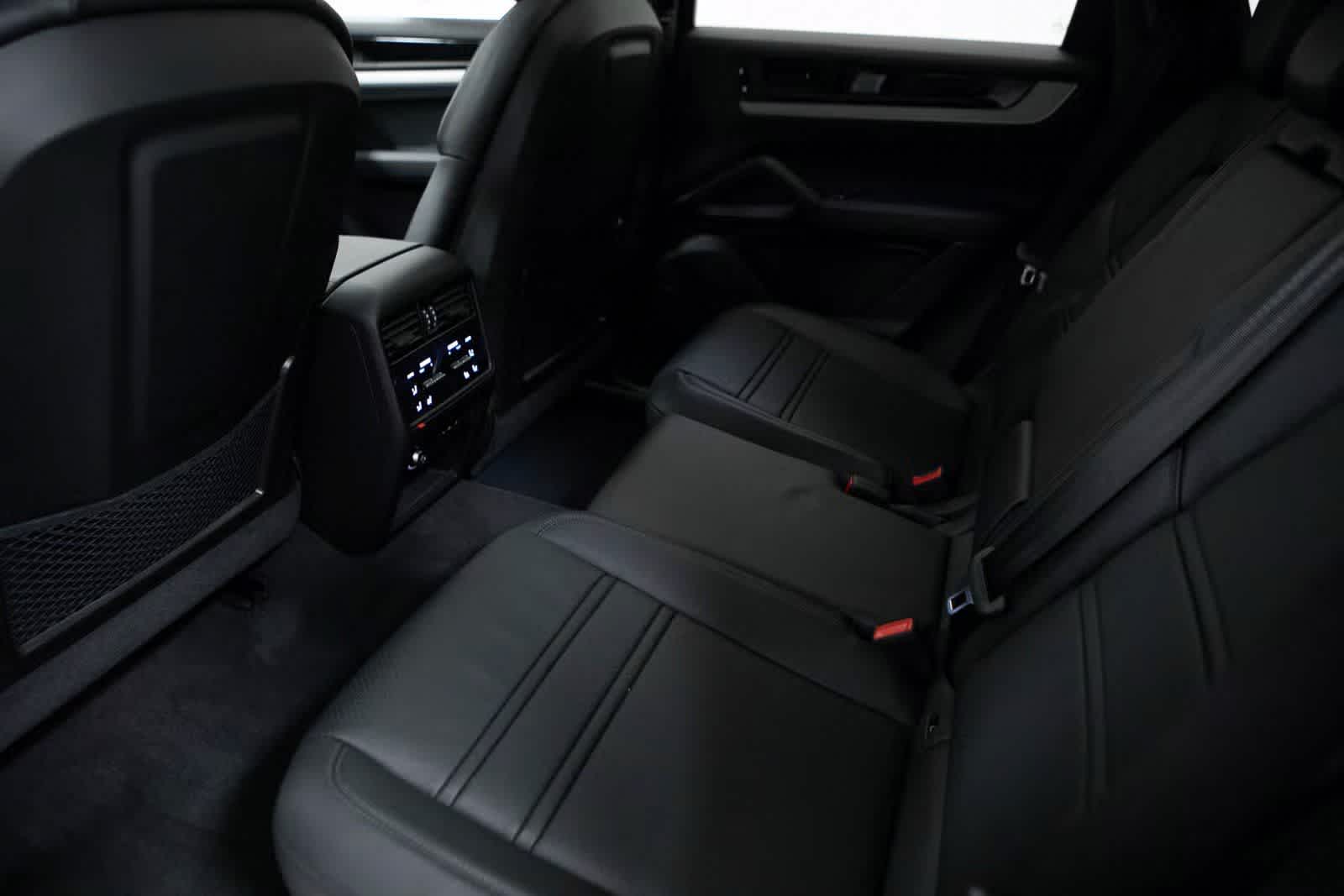 Thumbnail: 2025 Porsche Cayenne - 28