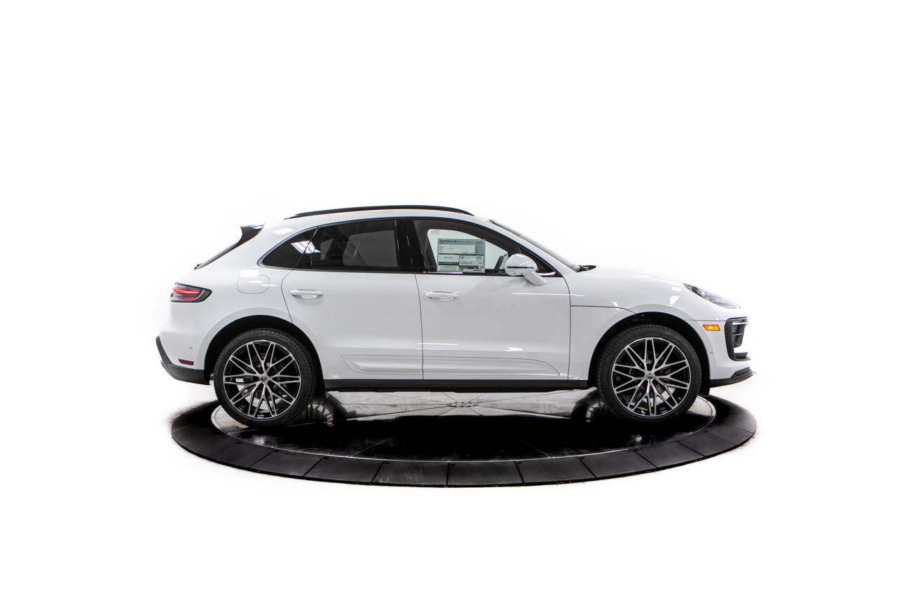 Thumbnail: 2026 Porsche Macan - 8