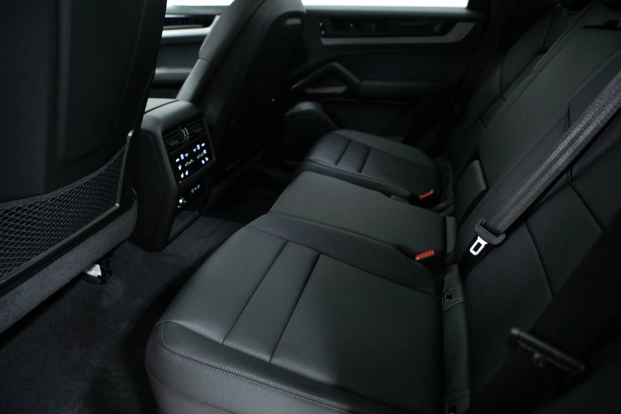 Thumbnail: 2026 Porsche Cayenne - 37