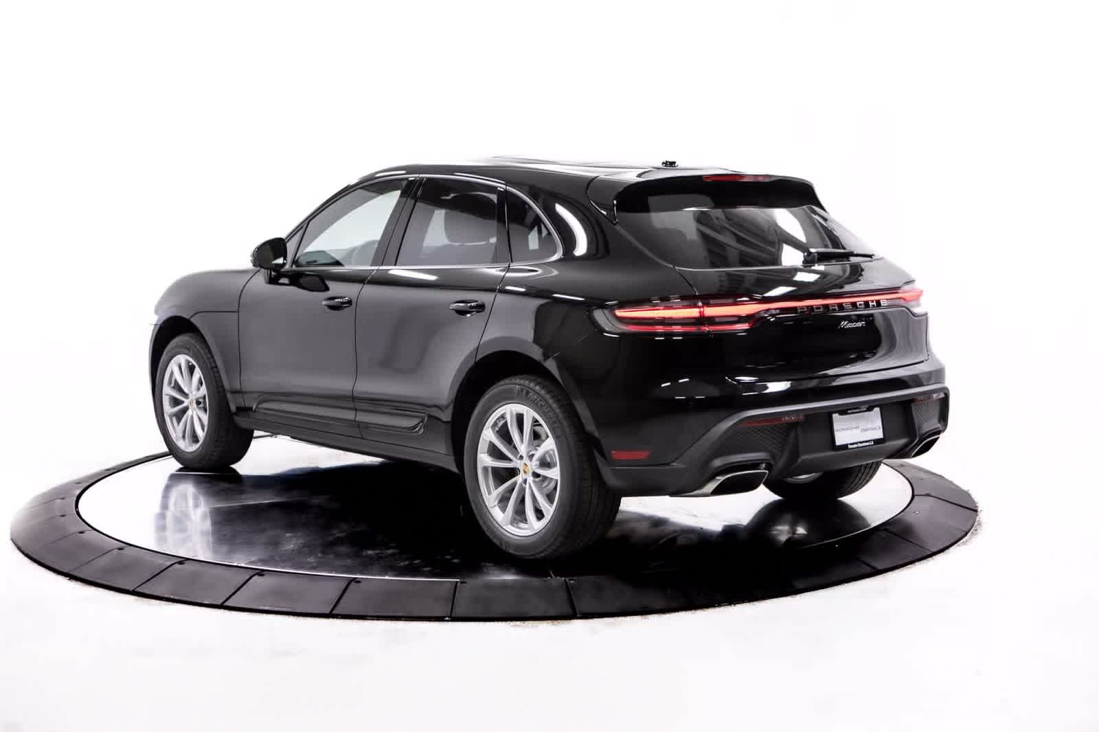 Thumbnail: 2026 Porsche Macan - 3