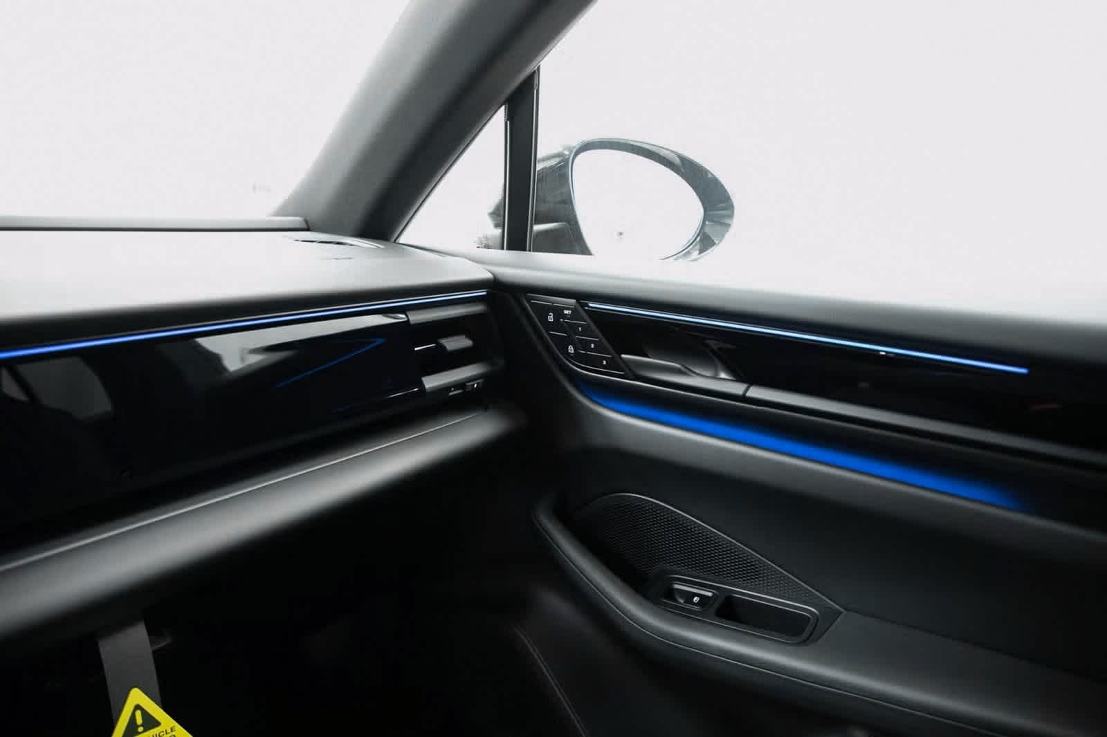 Thumbnail: 2025 Porsche Macan - 23