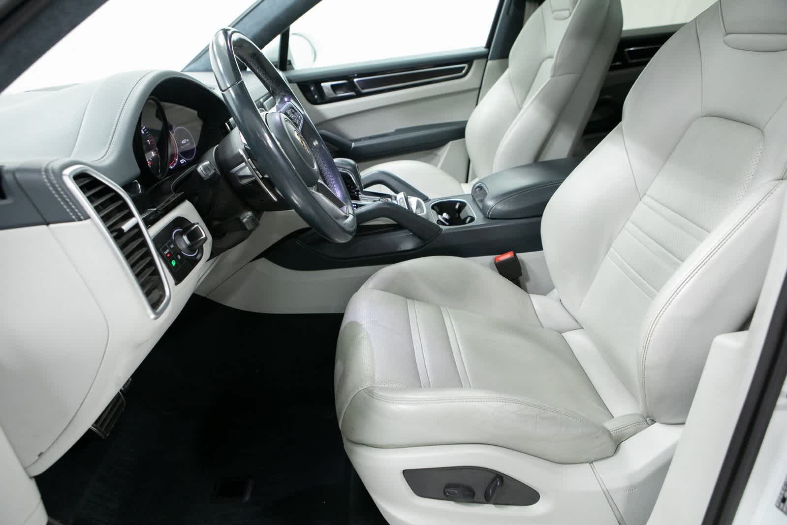 Thumbnail: 2023 Porsche Cayenne - 16