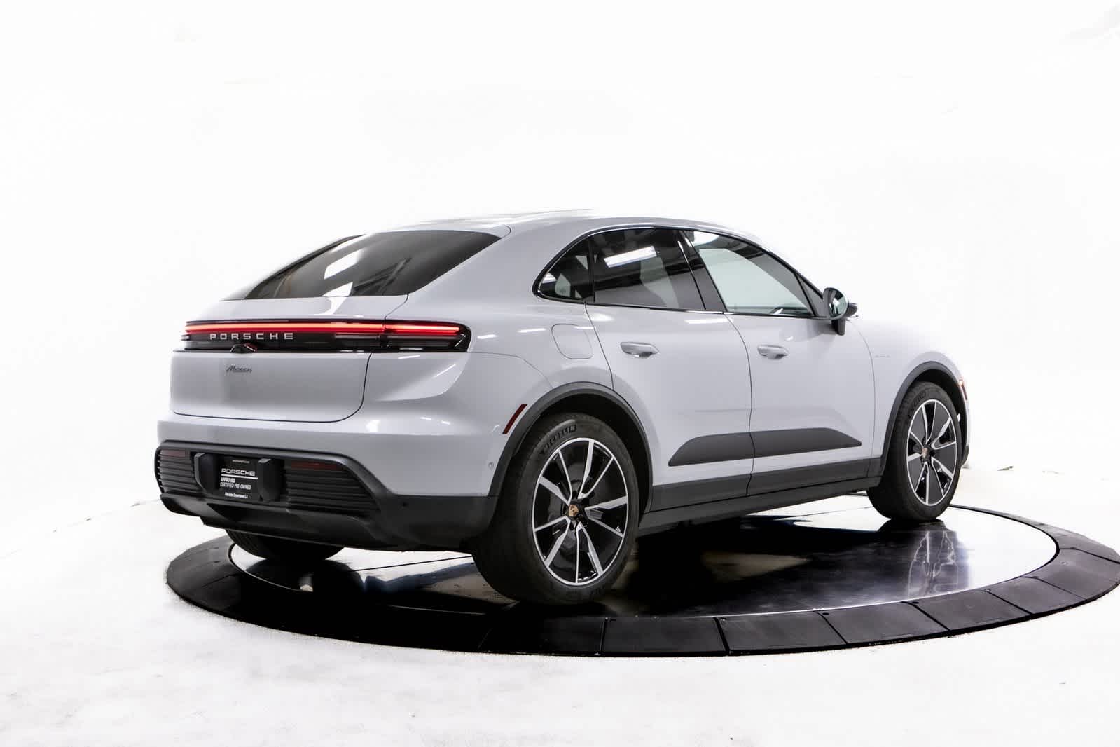 Thumbnail: 2025 Porsche Macan - 7