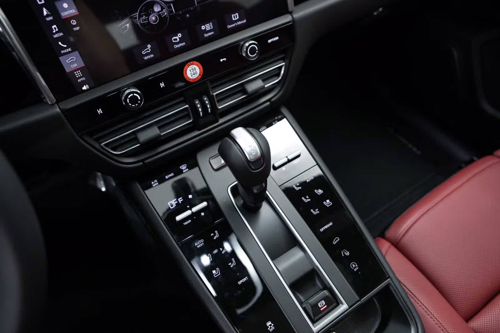 Thumbnail: 2026 Porsche Macan - 29