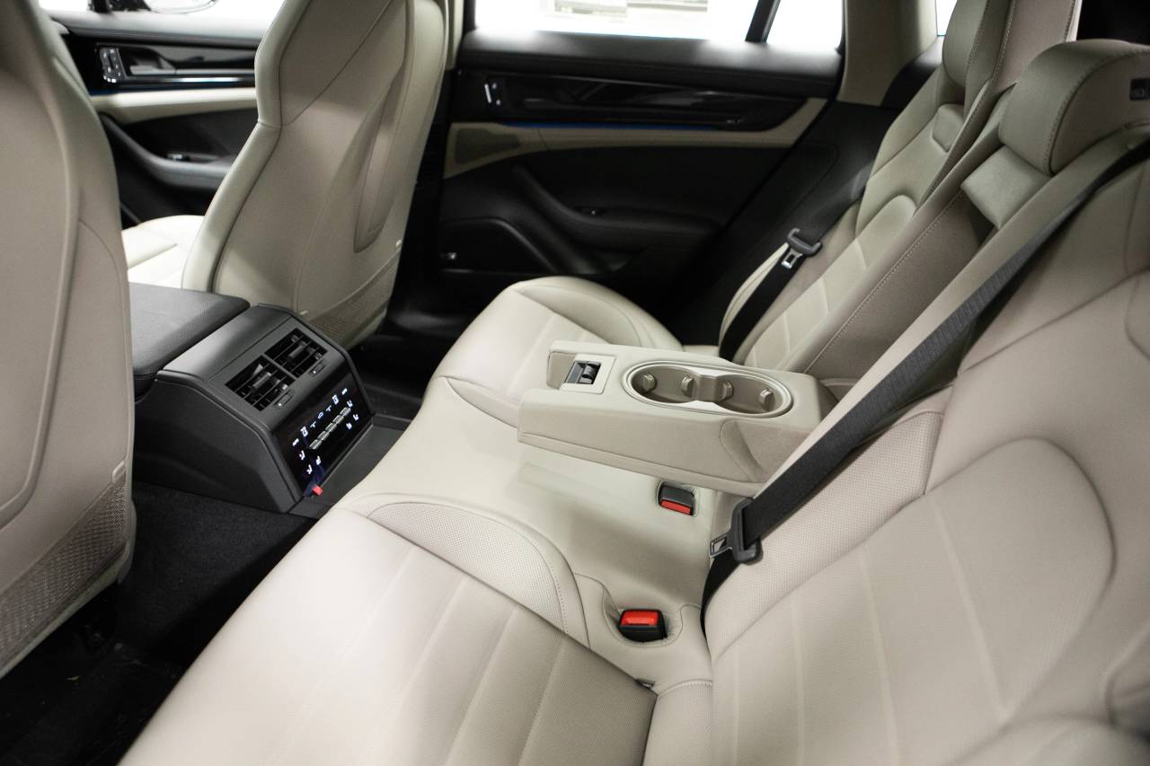 Thumbnail: 2026 Porsche Panamera - 37