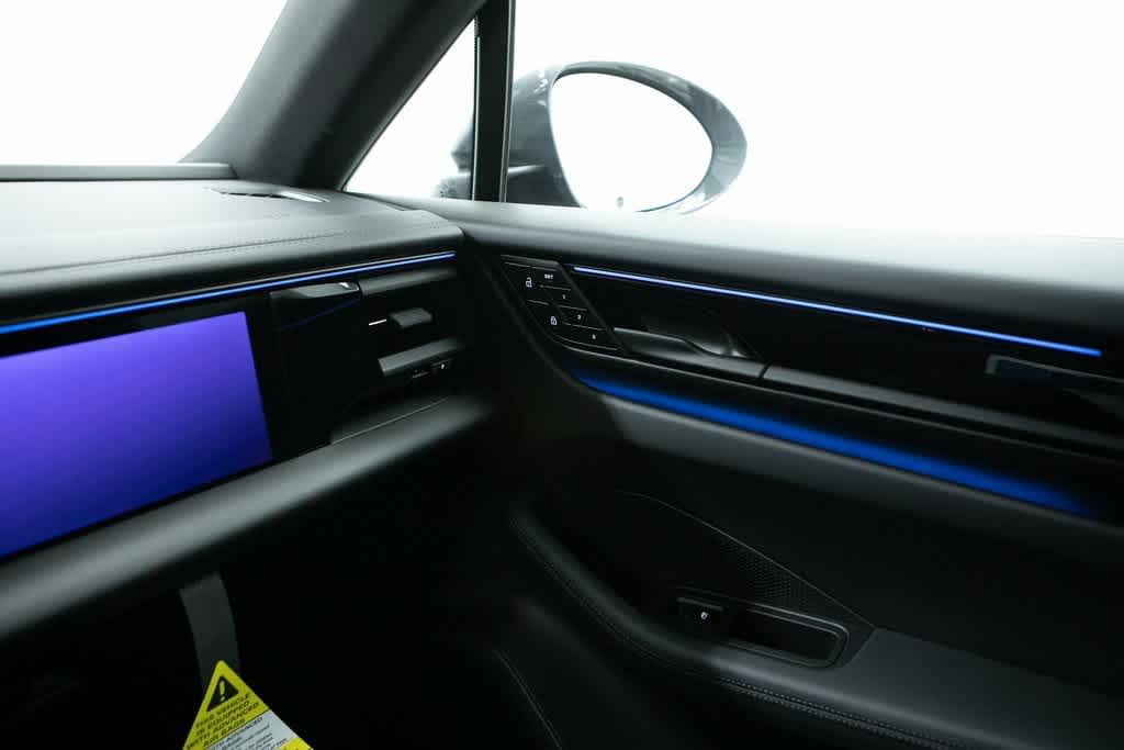 Thumbnail: 2025 Porsche Macan - 29
