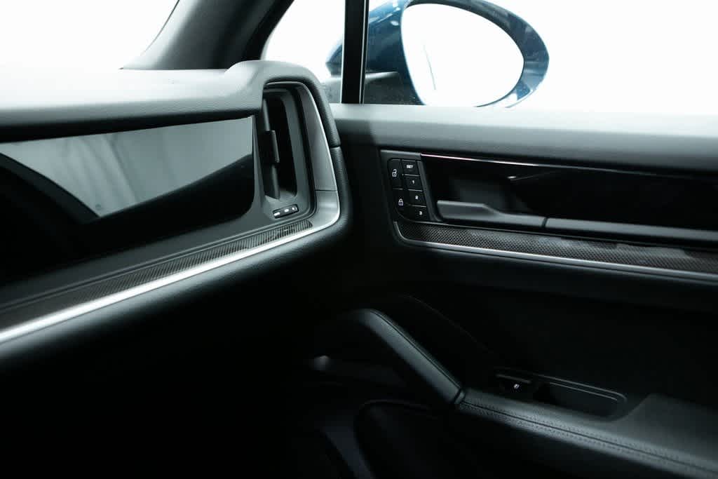 Thumbnail: 2024 Porsche Cayenne - 32