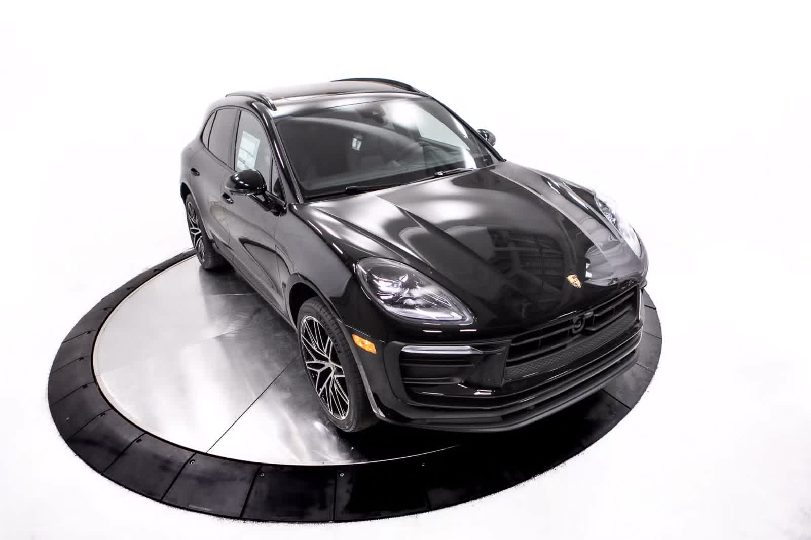 Thumbnail: 2026 Porsche Macan - 21