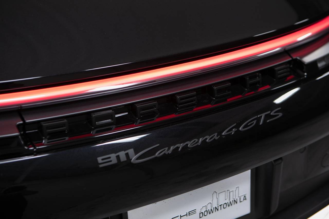 Thumbnail: 2026 Porsche 911 - 15