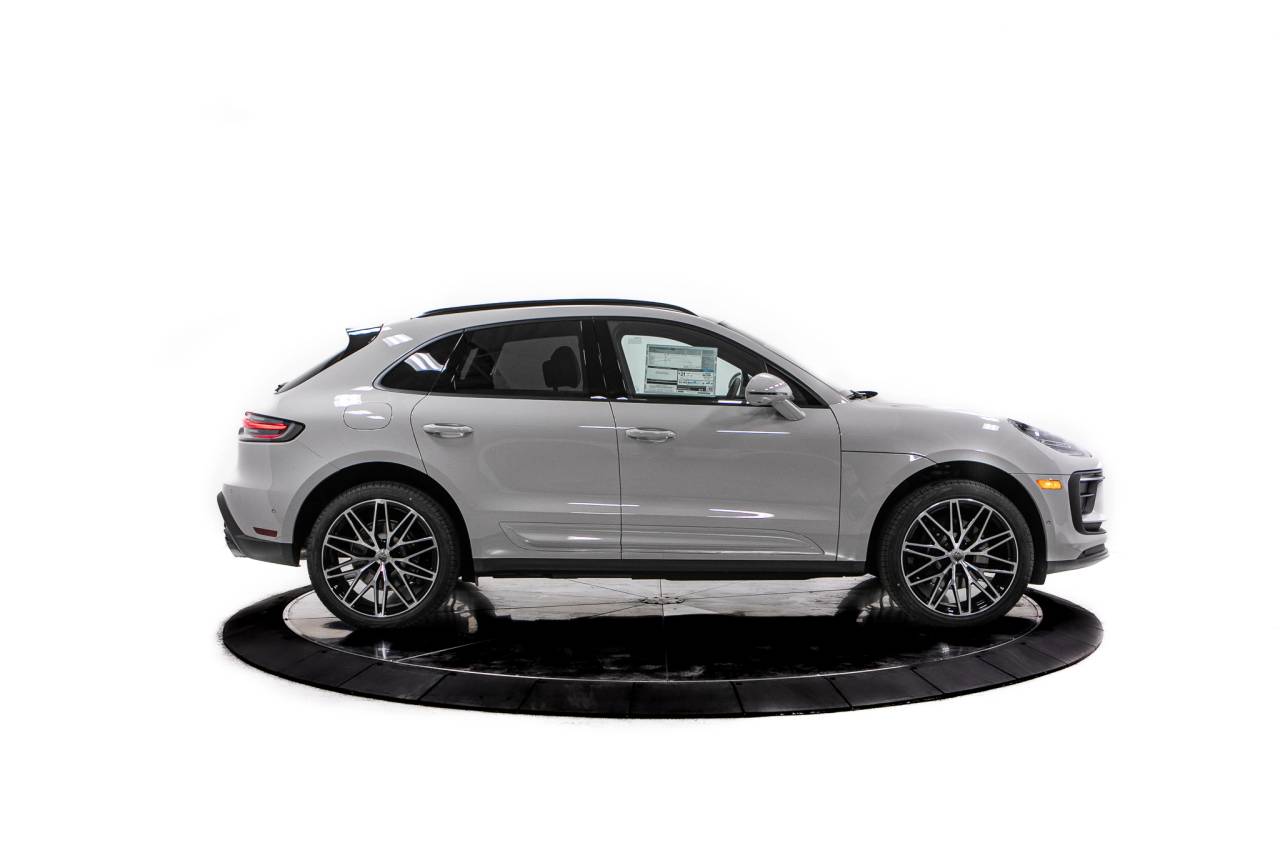 Thumbnail: 2026 Porsche Macan - 8