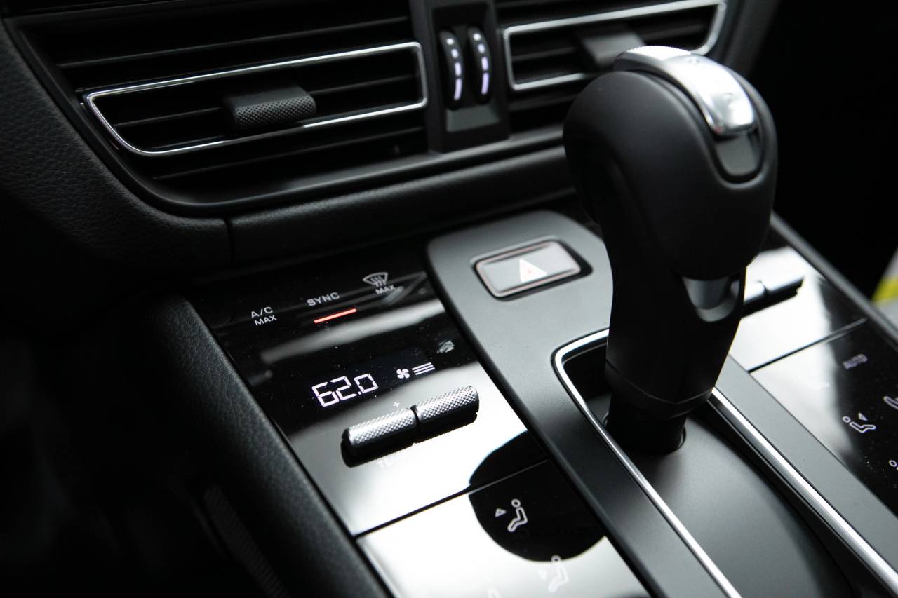 Thumbnail: 2026 Porsche Macan - 27