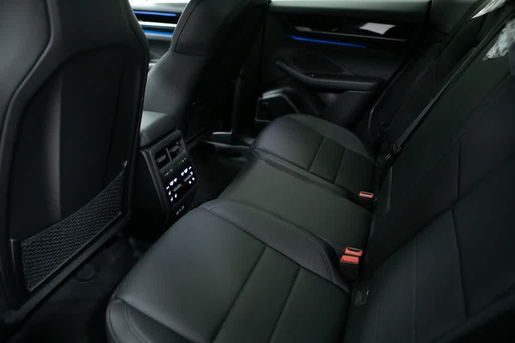Thumbnail: 2025 Porsche Macan - 31
