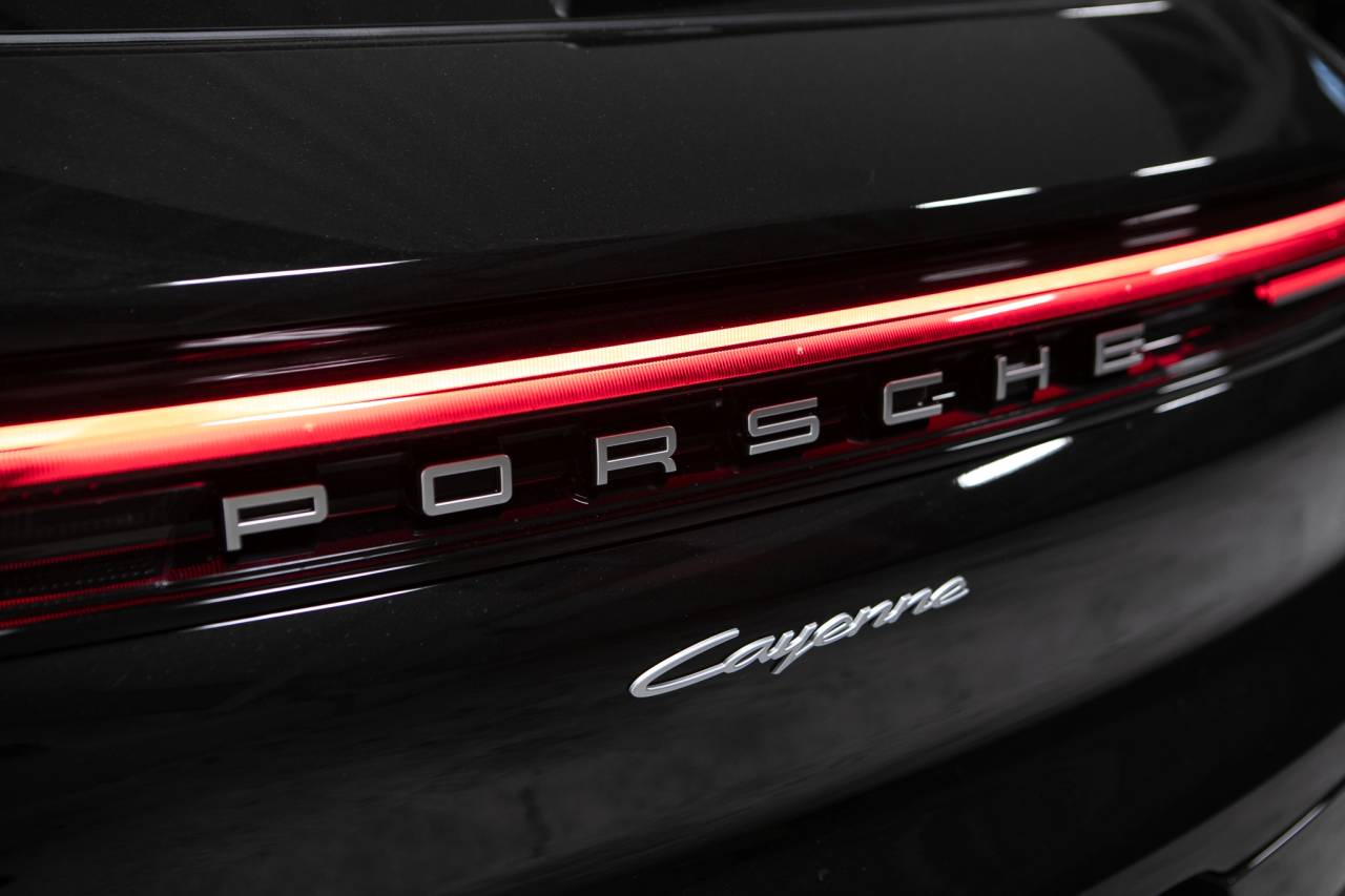 Thumbnail: 2026 Porsche Cayenne - 16