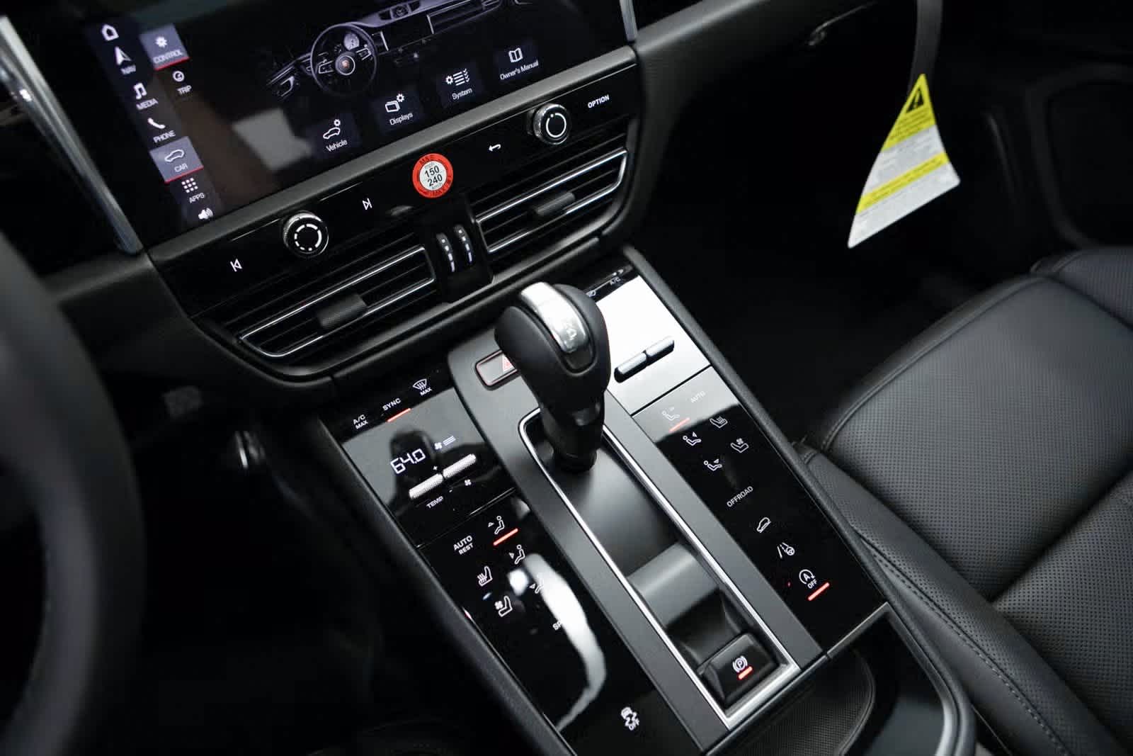 Thumbnail: 2025 Porsche Macan - 16