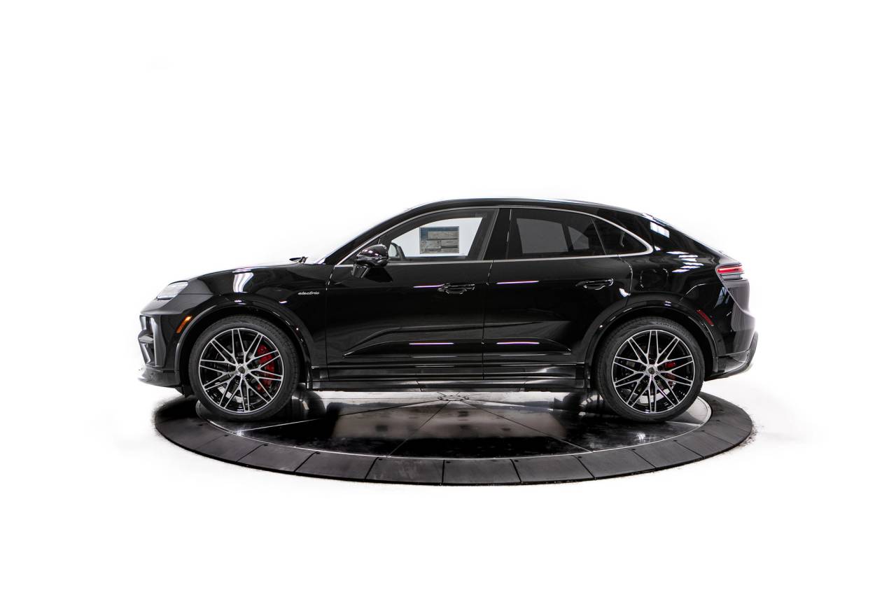 Thumbnail: 2026 Porsche Macan - 2