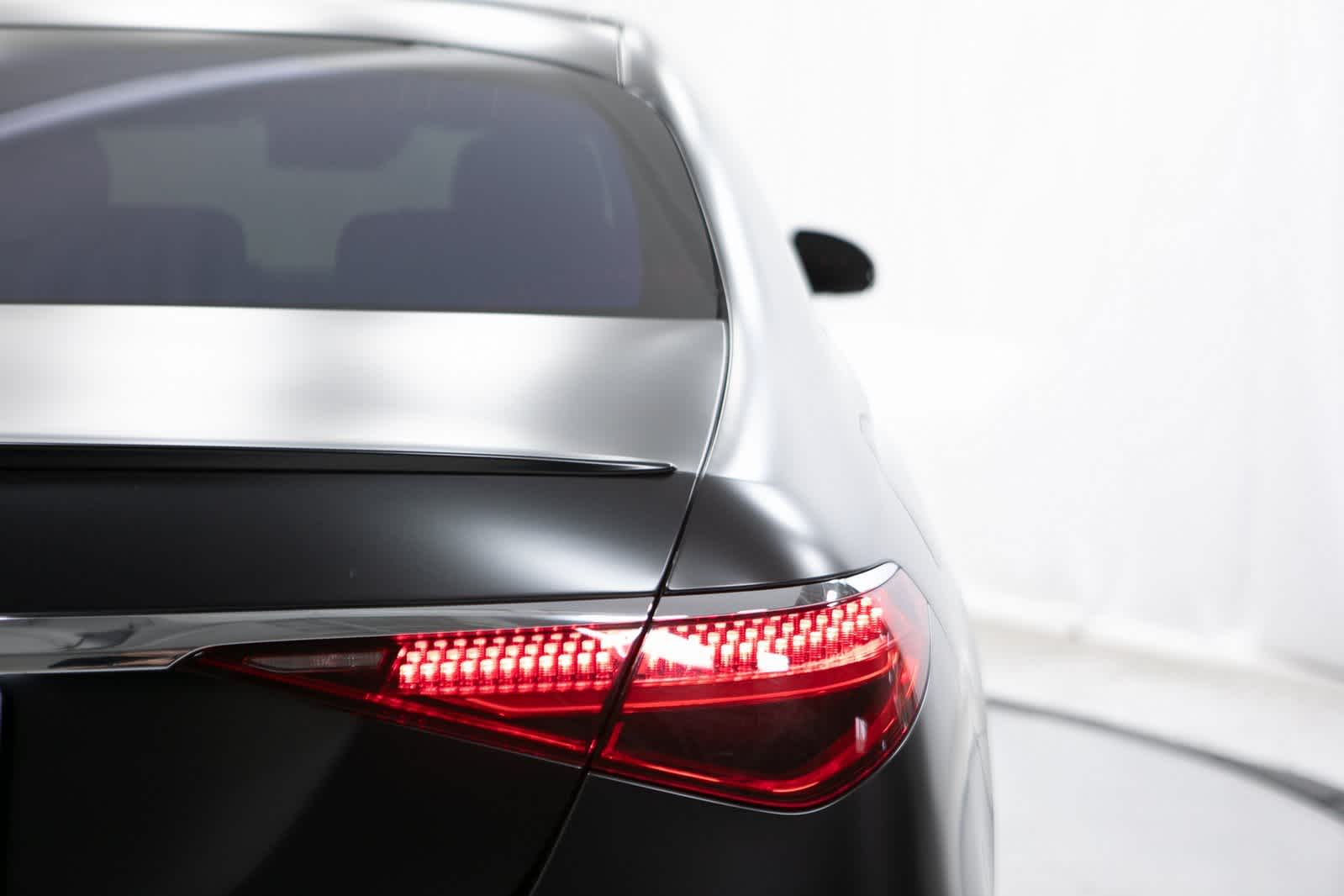 Thumbnail: 2023 Mercedes-Benz S-Class - 35