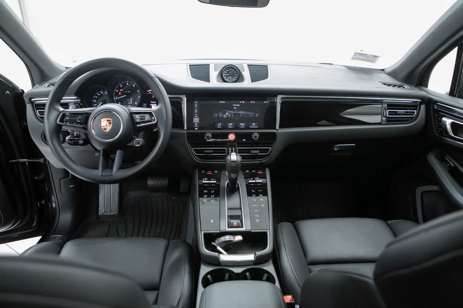 Thumbnail: 2026 Porsche Macan - 13