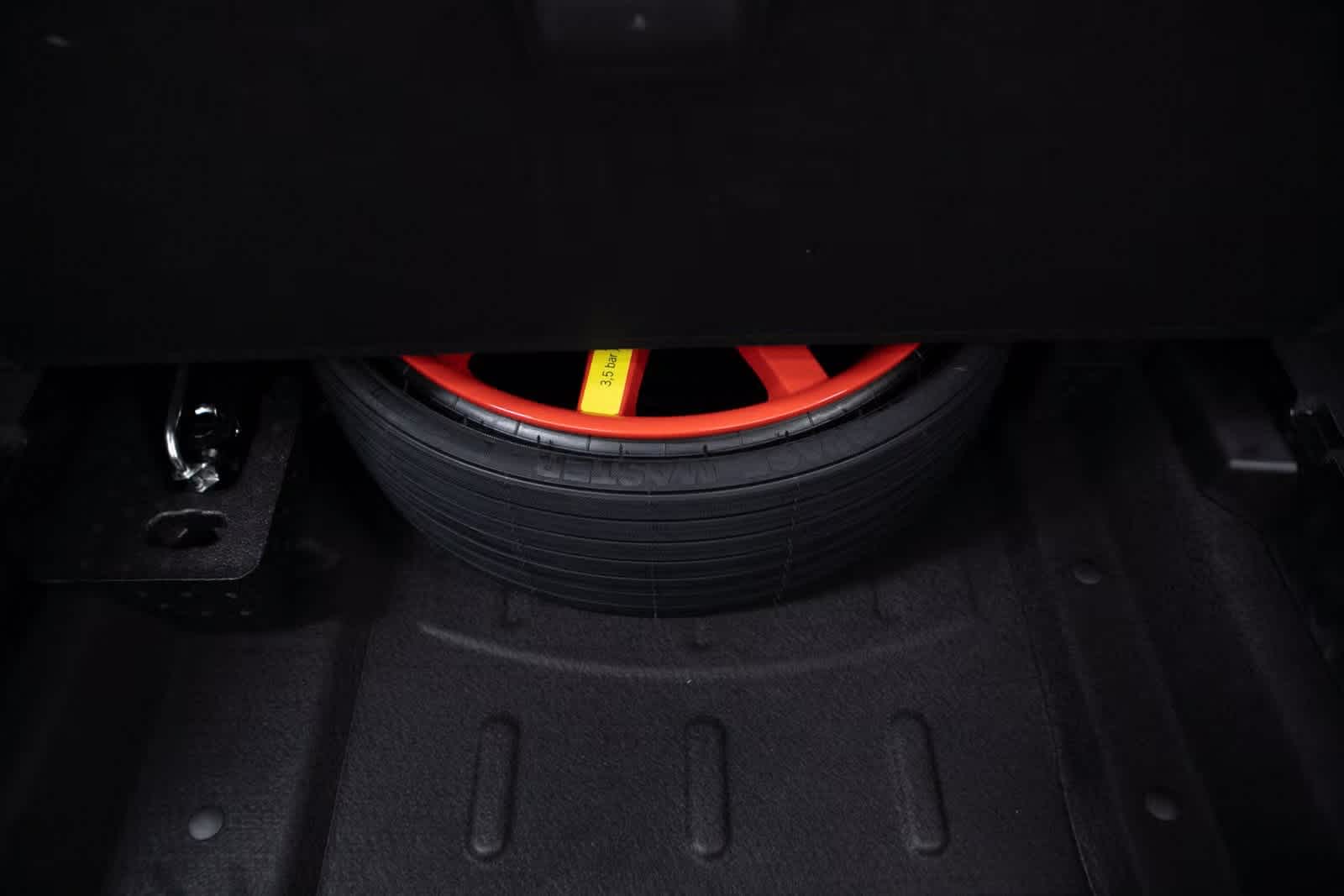 Thumbnail: 2025 Porsche Macan - 31