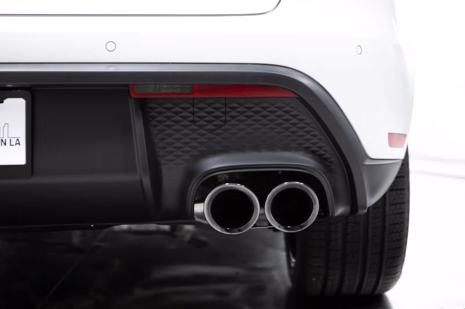 Thumbnail: 2026 Porsche Macan - 20