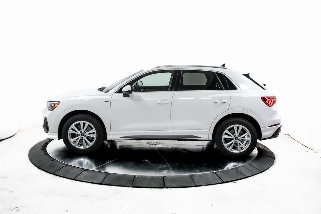 2022 Audi Q3 S line Premium photo 2