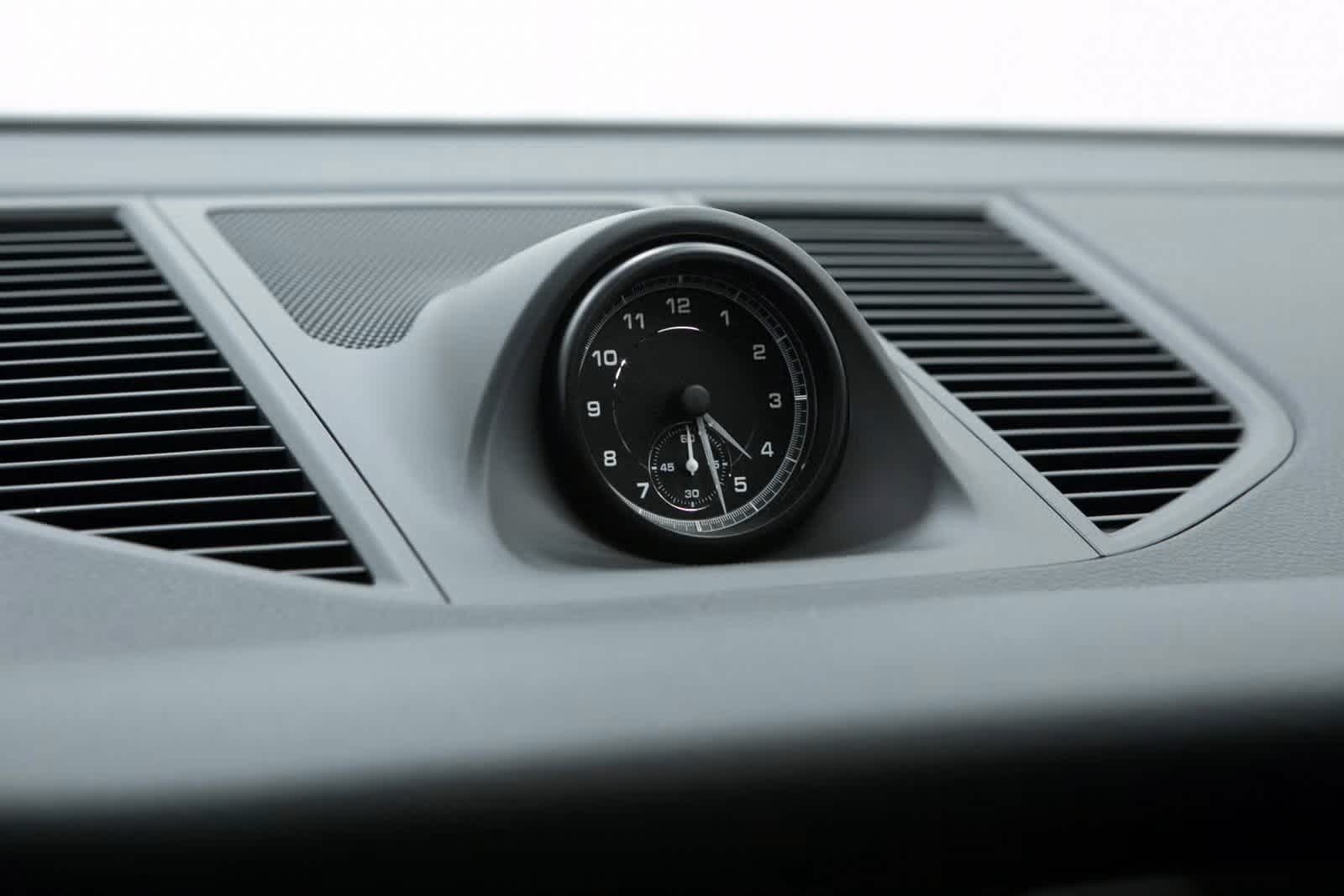 Thumbnail: 2025 Porsche Macan - 25