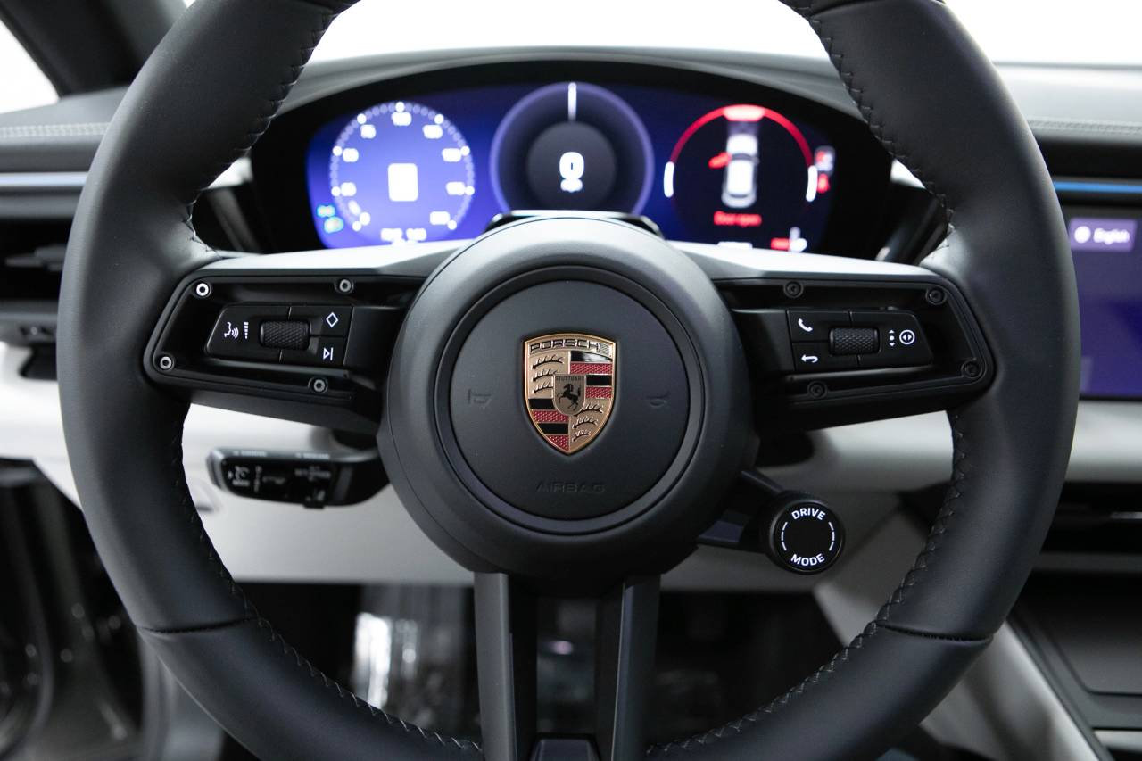 Thumbnail: 2026 Porsche Macan - 20