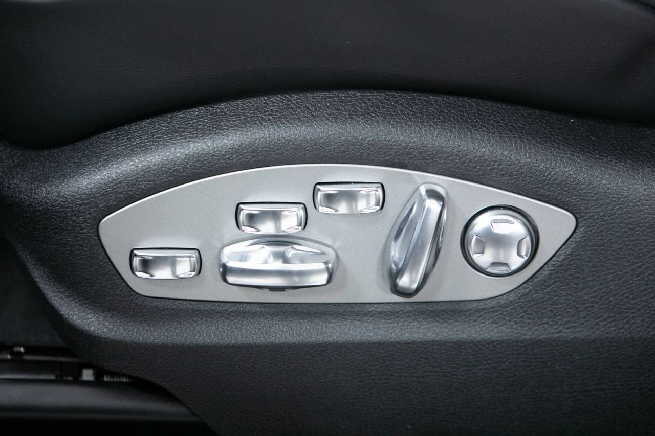 Thumbnail: 2026 Porsche Macan - 24