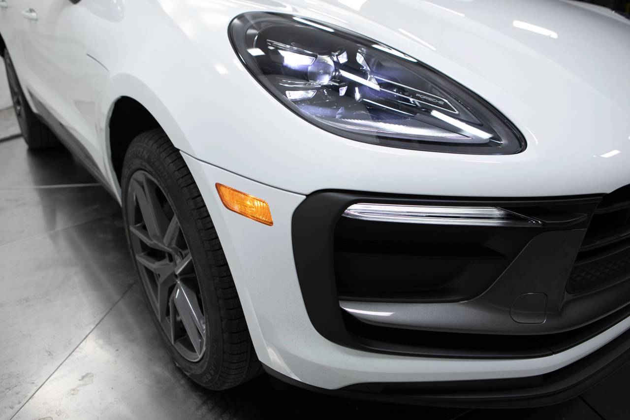 Thumbnail: 2026 Porsche Macan - 12