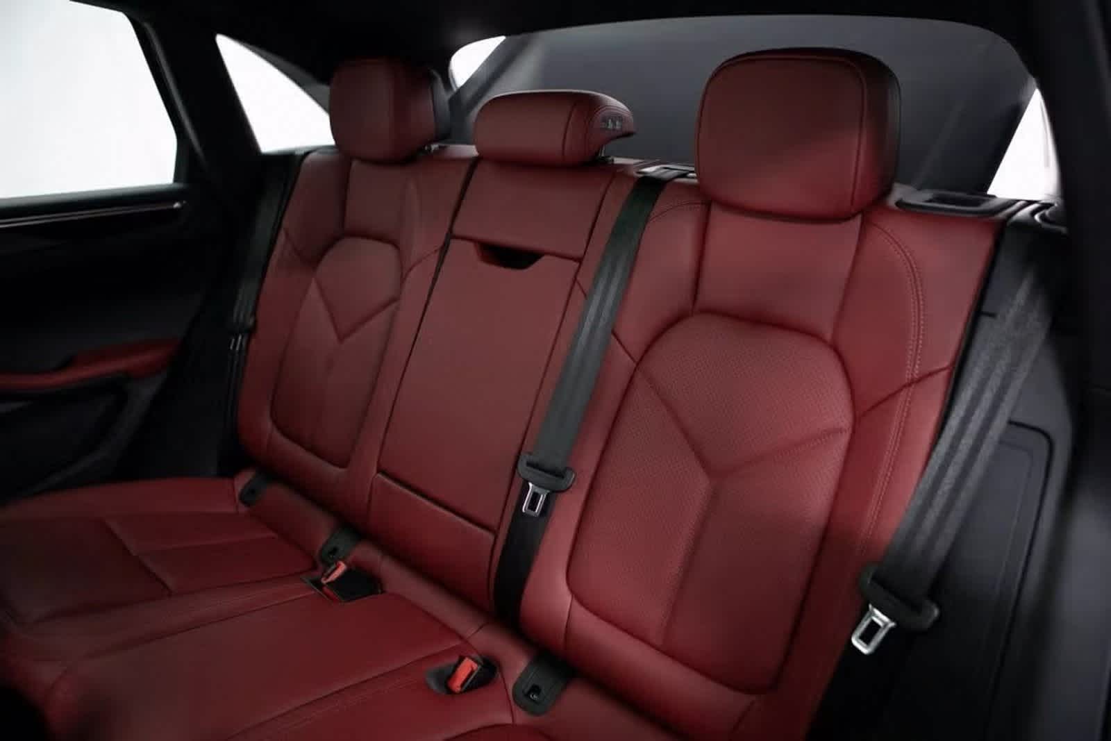 Thumbnail: 2025 Porsche Macan - 30