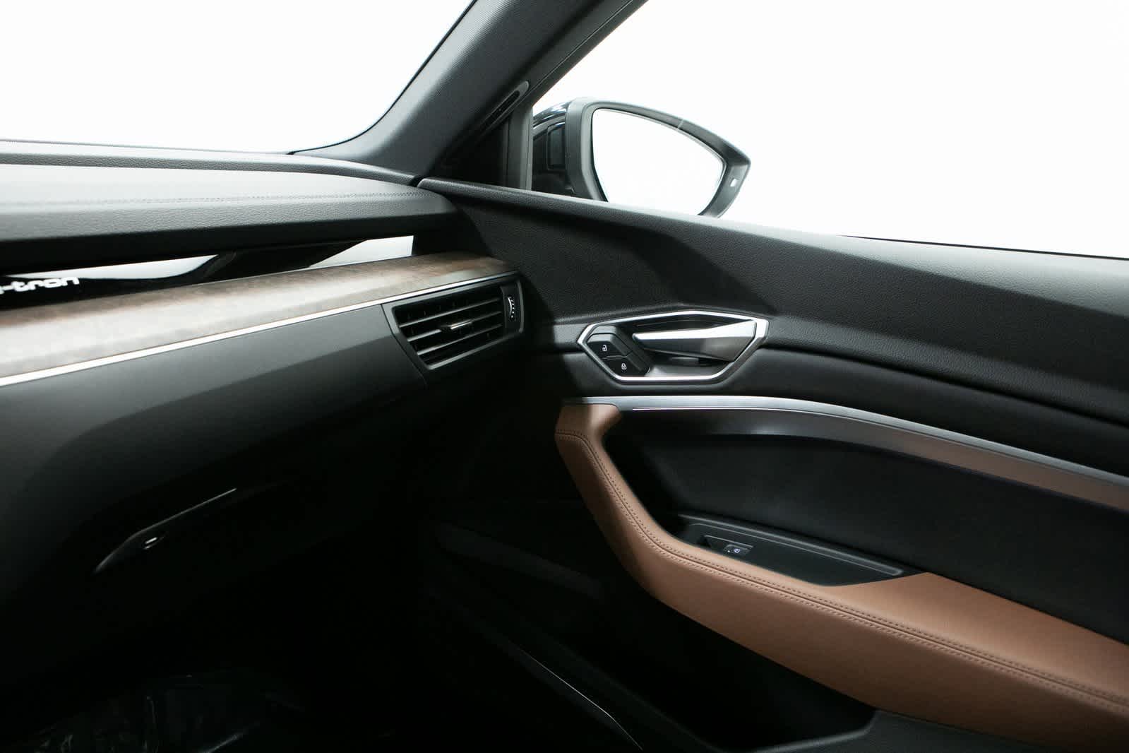 Thumbnail: 2022 Audi e-tron - 24