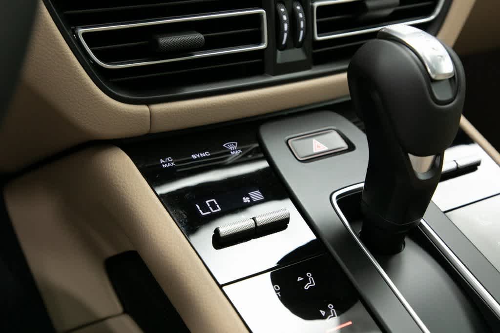 Thumbnail: 2025 Porsche Macan - 23