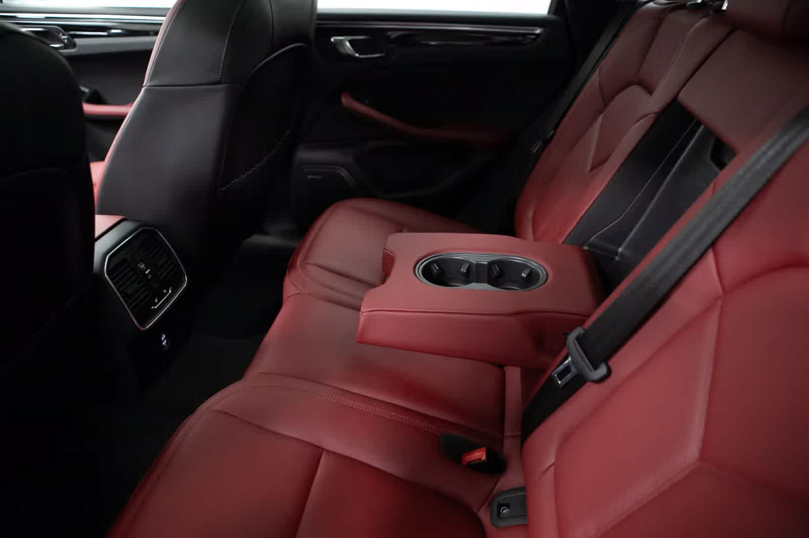 Thumbnail: 2025 Porsche Macan - 36