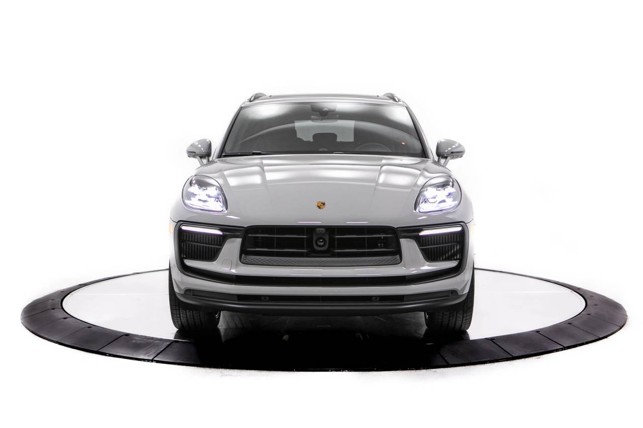 Thumbnail: 2026 Porsche Macan - 10