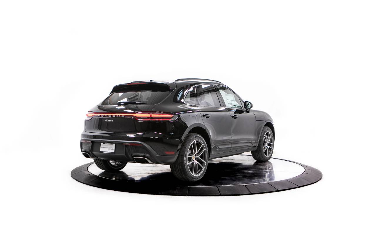 Thumbnail: 2026 Porsche Macan - 7