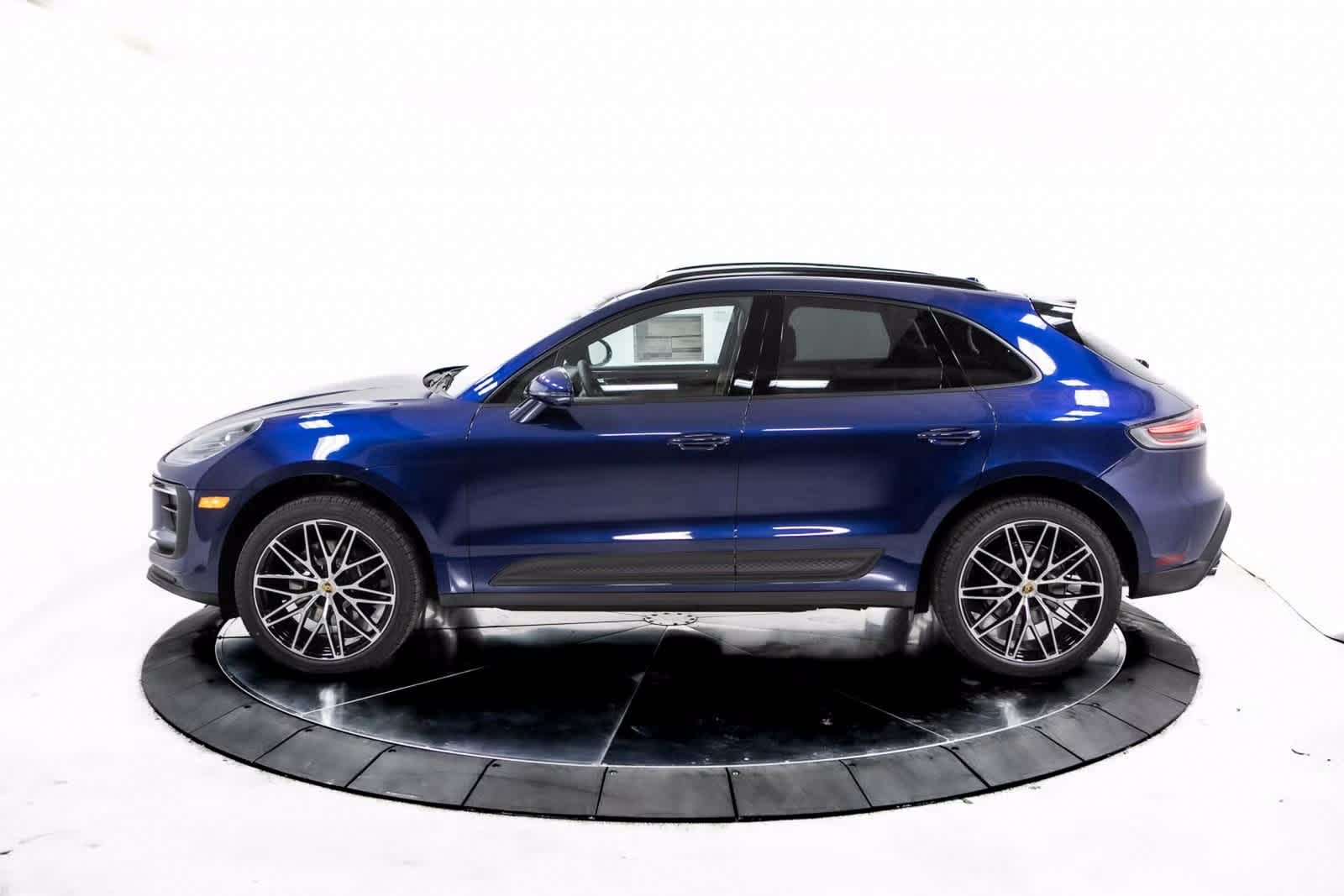 Thumbnail: 2025 Porsche Macan - 2