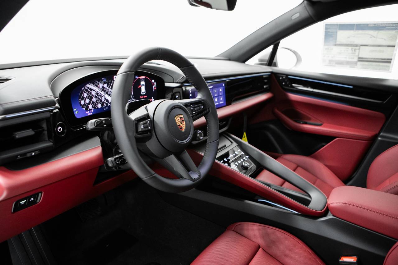 Thumbnail: 2026 Porsche Macan - 4