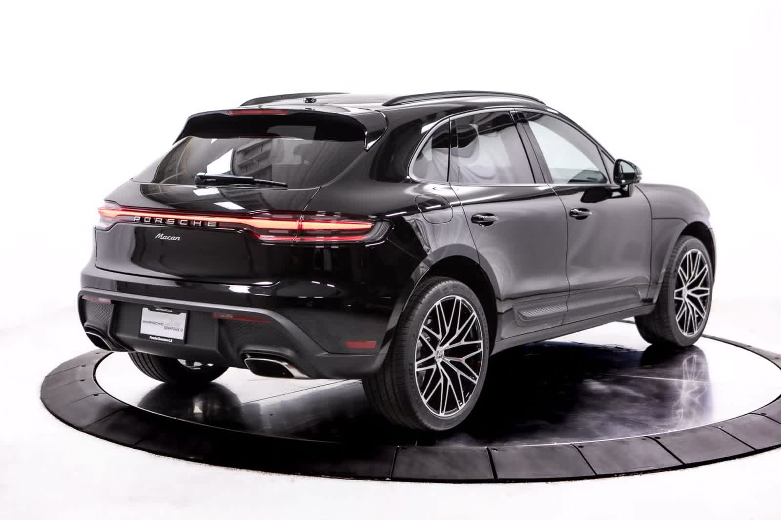 Thumbnail: 2026 Porsche Macan - 7
