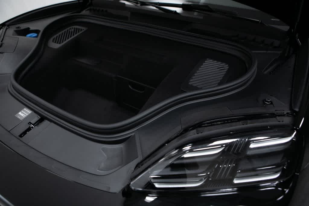 Thumbnail: 2025 Porsche Macan - 17