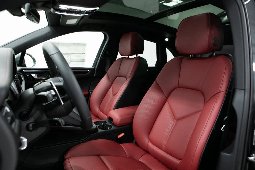 Thumbnail: 2025 Porsche Macan - 5