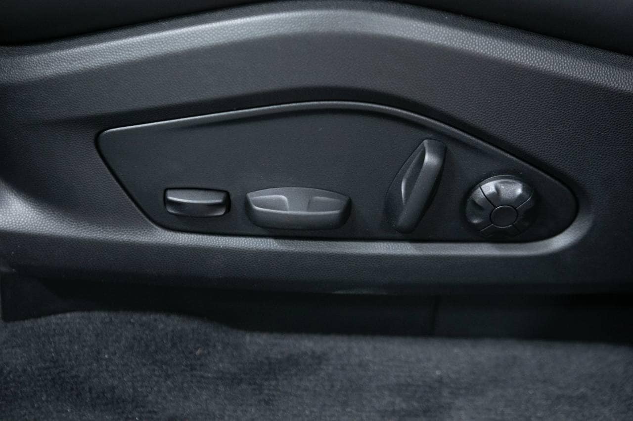 Thumbnail: 2026 Porsche Macan - 24