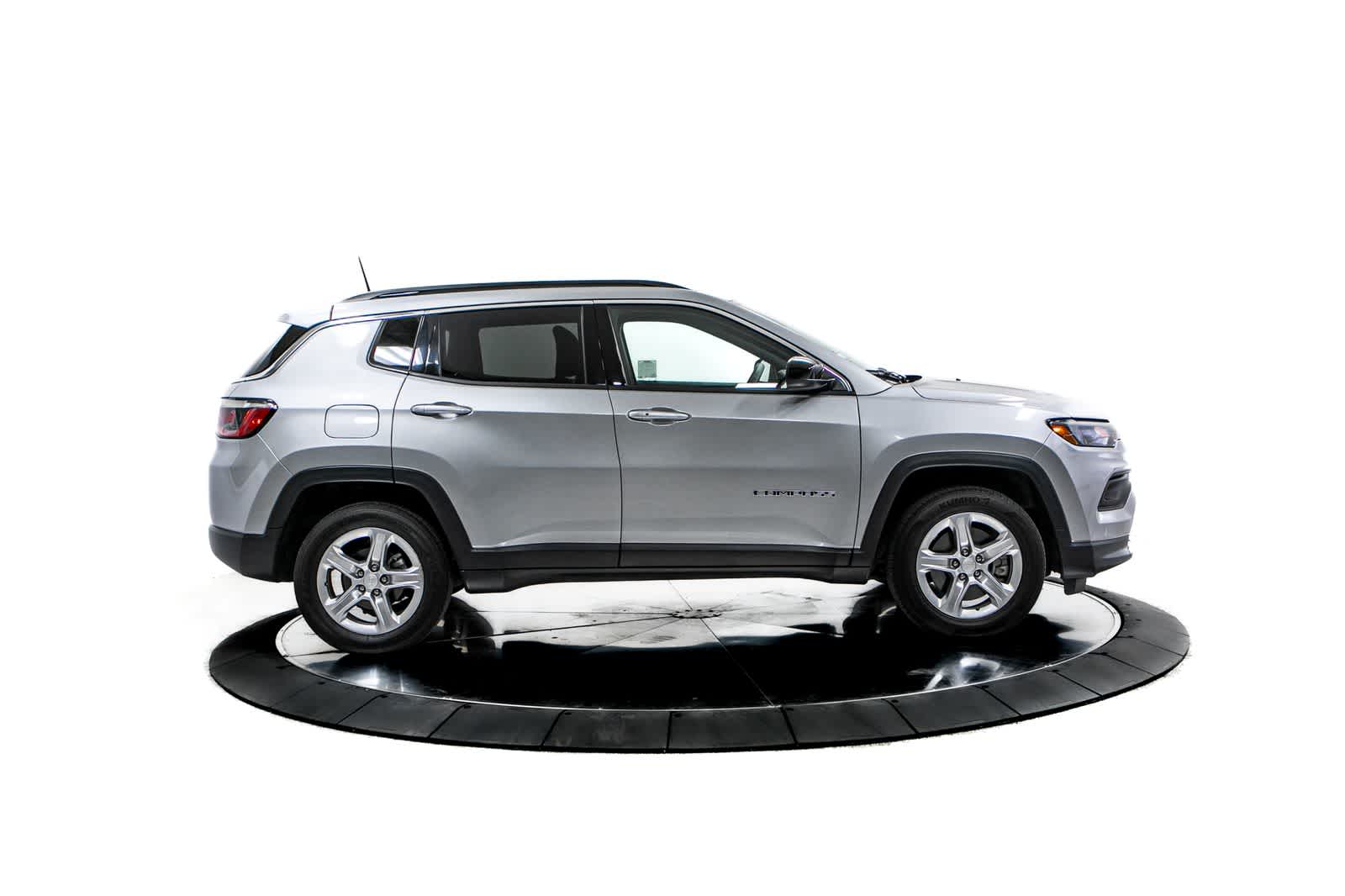 Thumbnail: 2023 Jeep Compass - 8