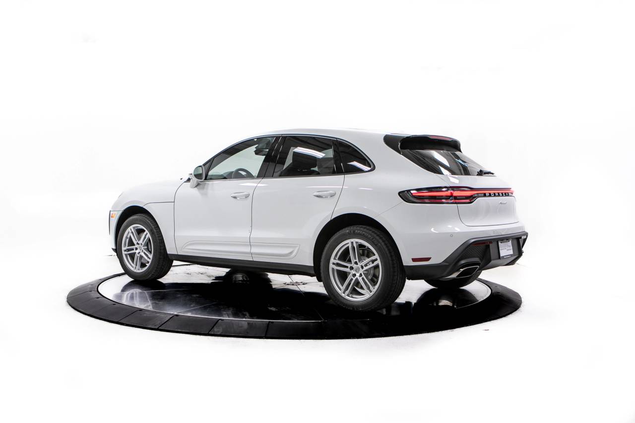 2026 Porsche Macan T photo 3