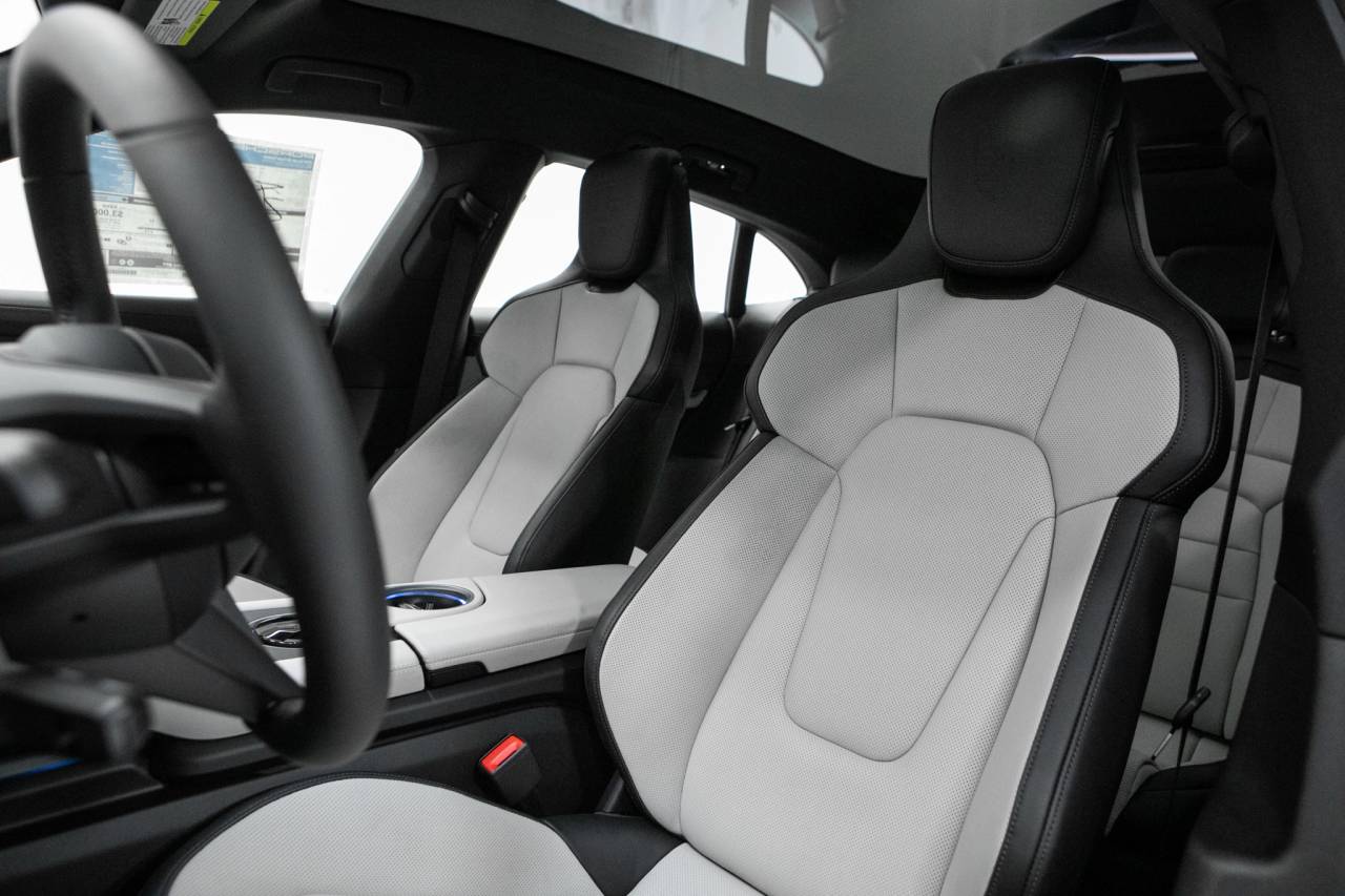 Thumbnail: 2026 Porsche Taycan - 5