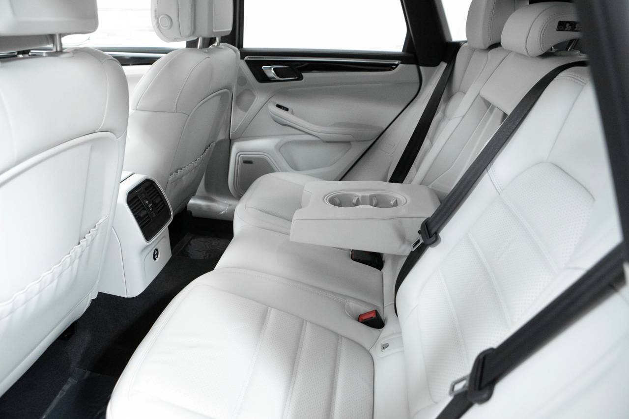 Thumbnail: 2026 Porsche Macan - 33