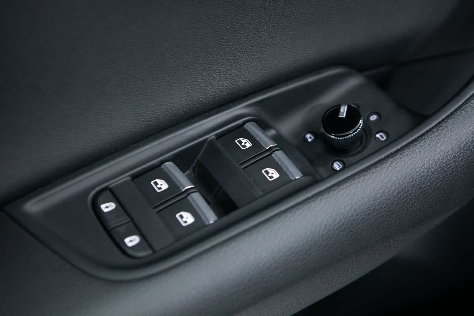 Thumbnail: 2022 Audi Q8 - 18