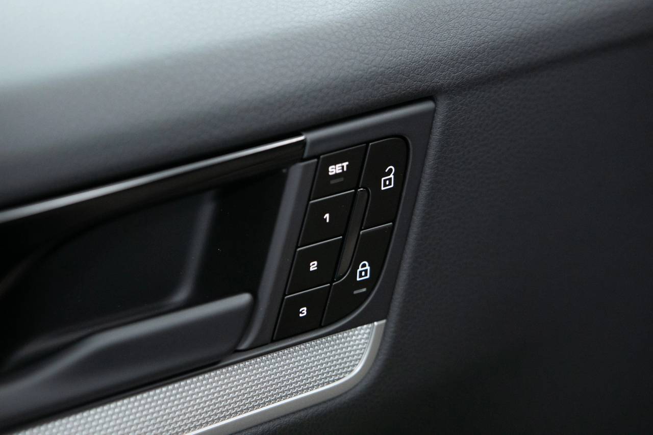 Thumbnail: 2026 Porsche Cayenne - 25