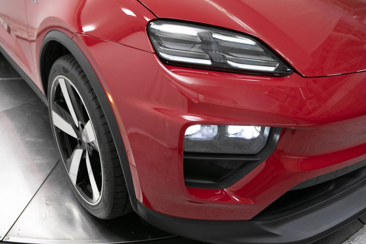 Thumbnail: 2026 Porsche Macan - 12